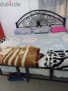 King size bed with matress 6ft /6ft 200×200 for sale