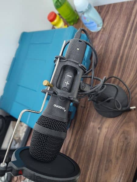 Professional Microphone with Ideal for Podcasting & Streaming 1