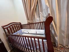 baby crib from center point with matress from albagly all like new