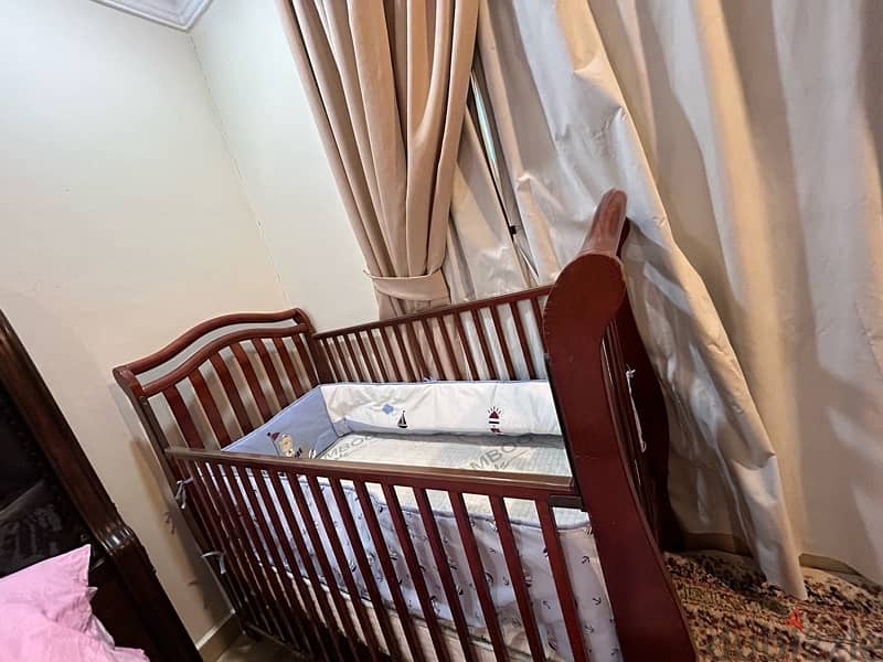 baby crib from center point with matress from albagly all like new 1