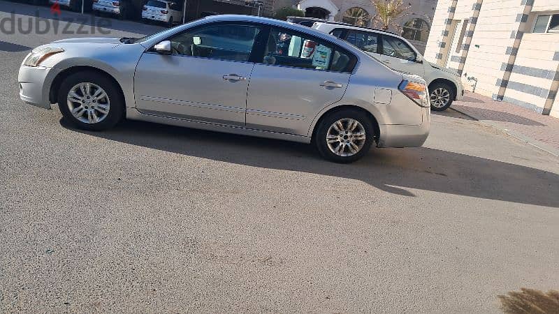 Nissan Altima 2012  V4  2.5. URGENT SALE FAMILY USED 3