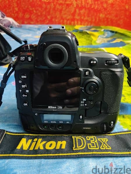 i like to Sell my Nikon D3X with Nikon AF-S 24 to 70 mm F/2.8G 5