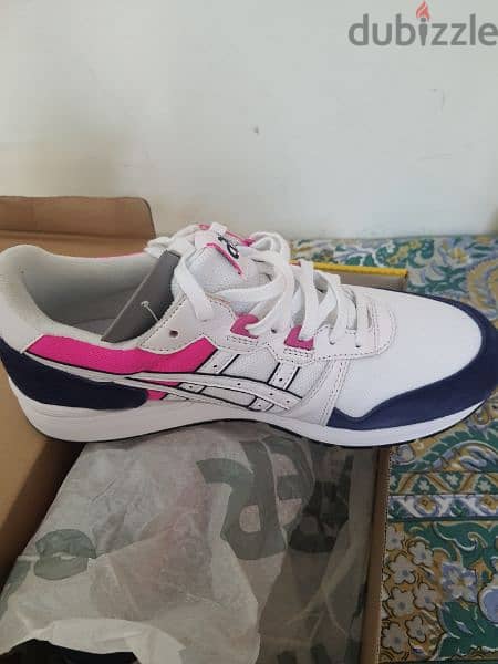 Original ASICS shoes for sale size 44 call me 41006588. 2