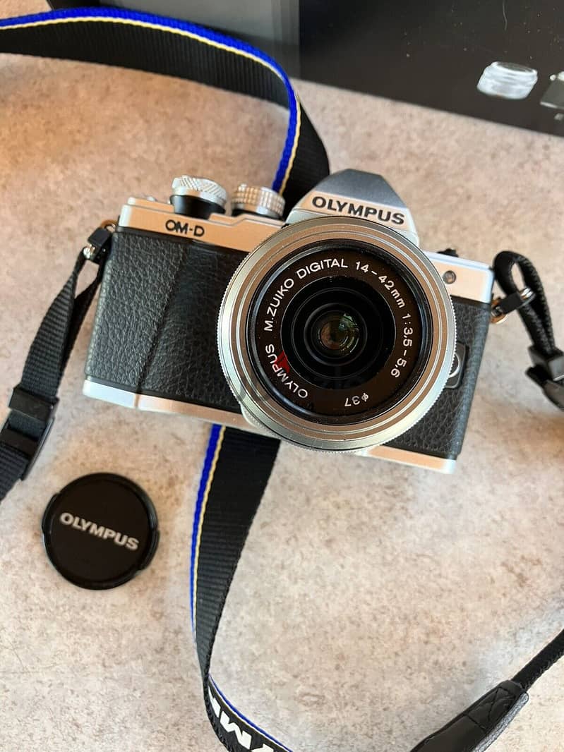 Olympus OM-D E-M10 Mark II Mirrorless Camera with 14-42mm IIR Lens - 4