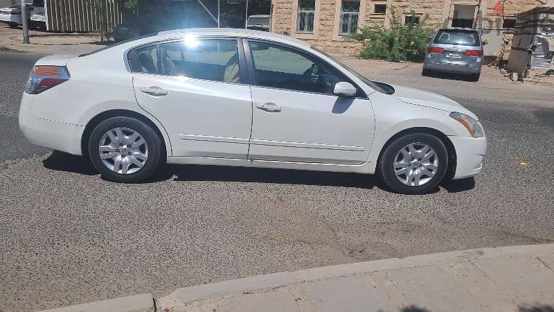 Nissan Altima 2012 V 4 URGENT SALE FAMILY USED 1