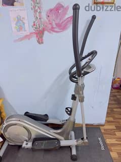 Wansa Elliptical fitness machine with Reebok mat 0