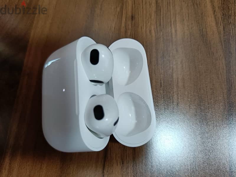 Apple AirPods 3 (Original) 1