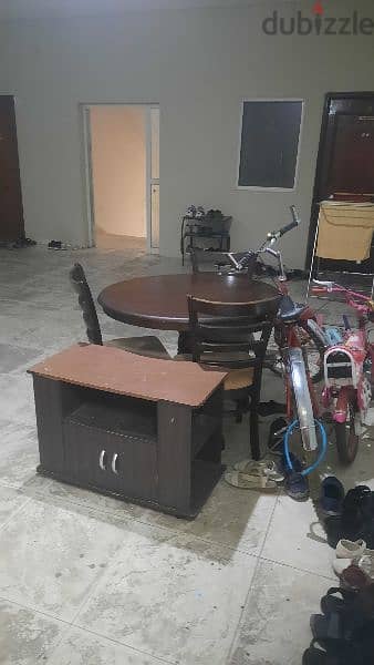 dining table with 3 chairs and small shelf for free 2