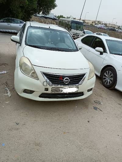 Nissan Sunny 2012