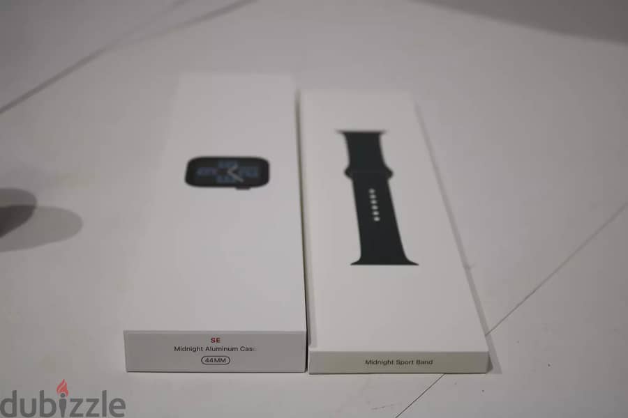 Apple Watch SE (2022) 44mm Midnight Aluminum Case with Sport Band 9