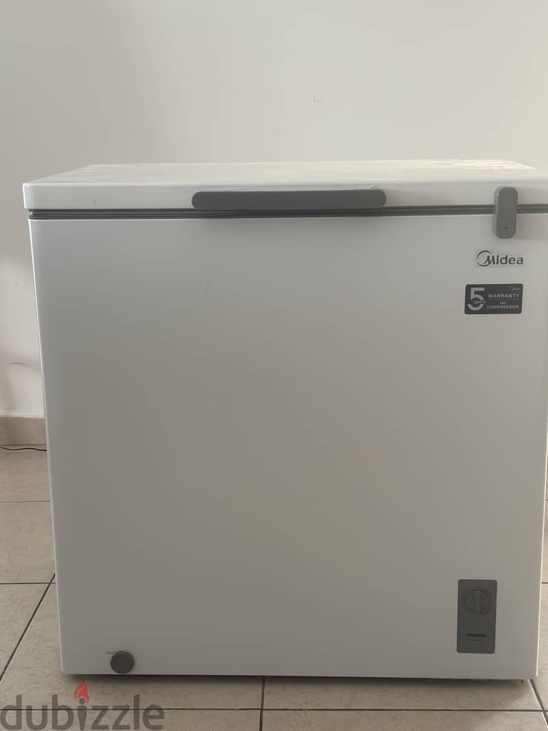 Midea Chest Freezer 198L HS259CN White 4