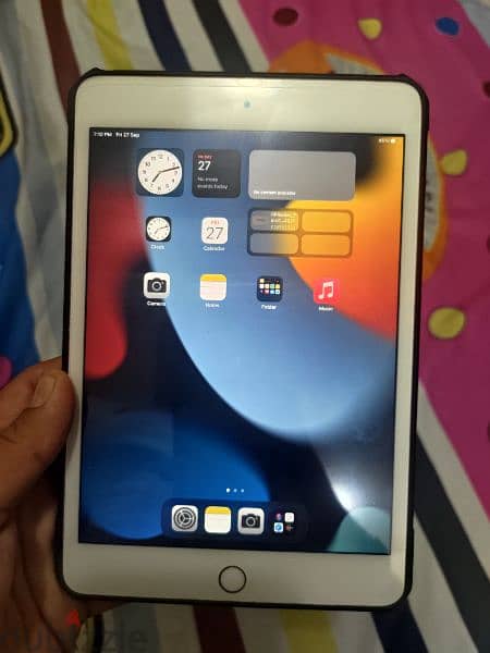 Ipad mini 5 64gb mamery with cover and charging cable 1