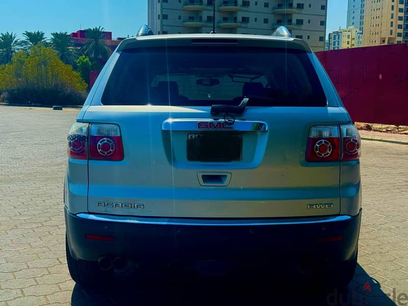 GMC Acadia full option with panoramic sunroof 2