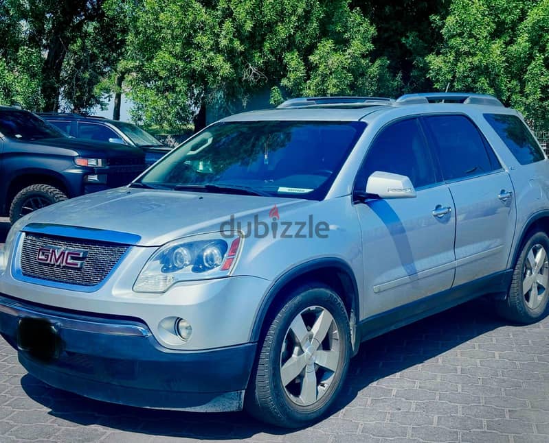 GMC Acadia full option with panoramic sunroof 4