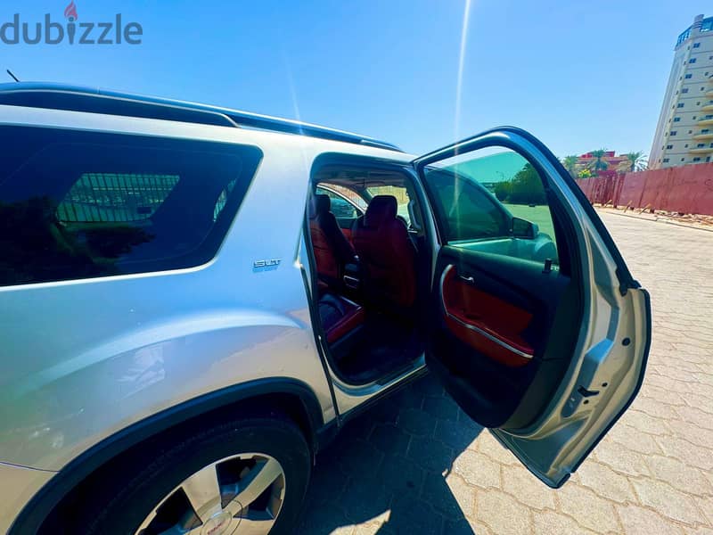 GMC Acadia full option with panoramic sunroof 9