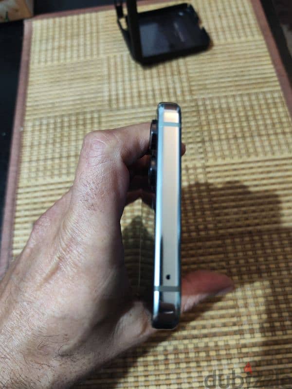 Z Flip 5 512 GB only phone with AMG cover 4