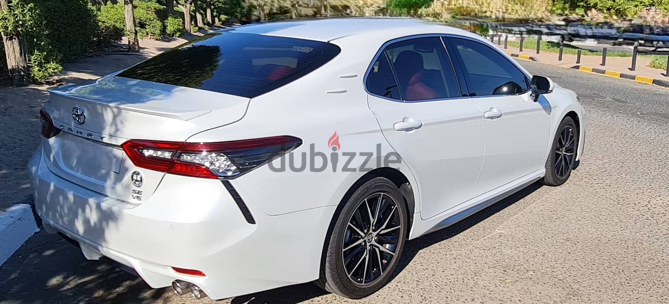 Toyota Camry 2023 SE V6 17