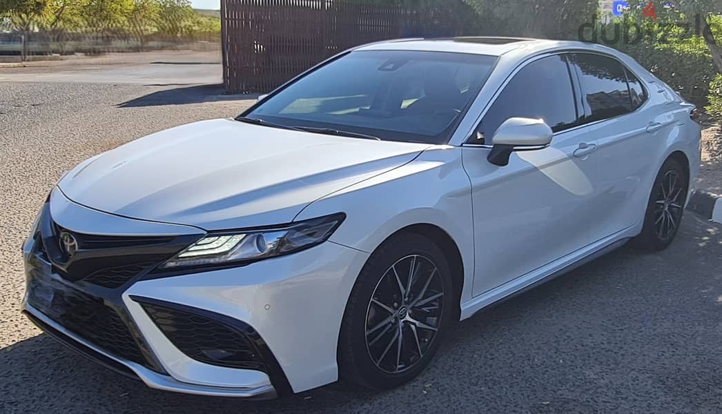 Toyota Camry 2023 SE V6 18