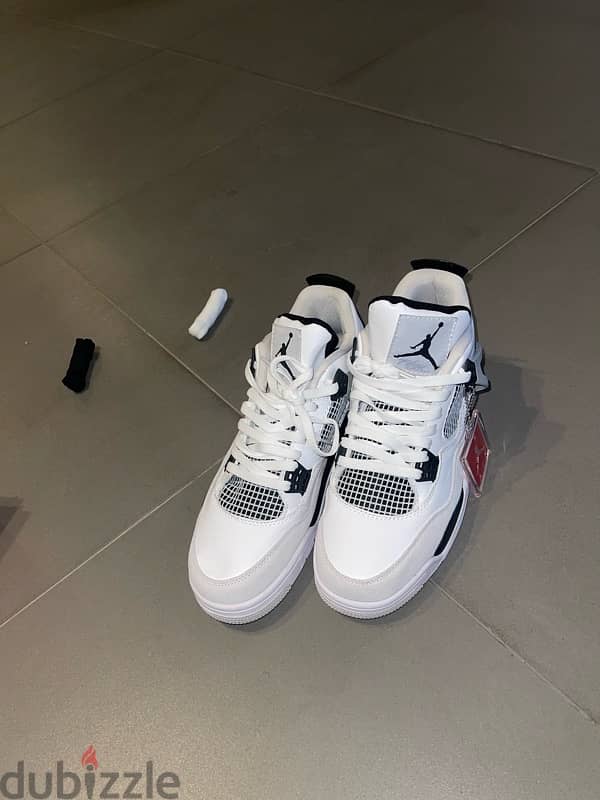 jordan military 4s with box and different lcolour laces 0