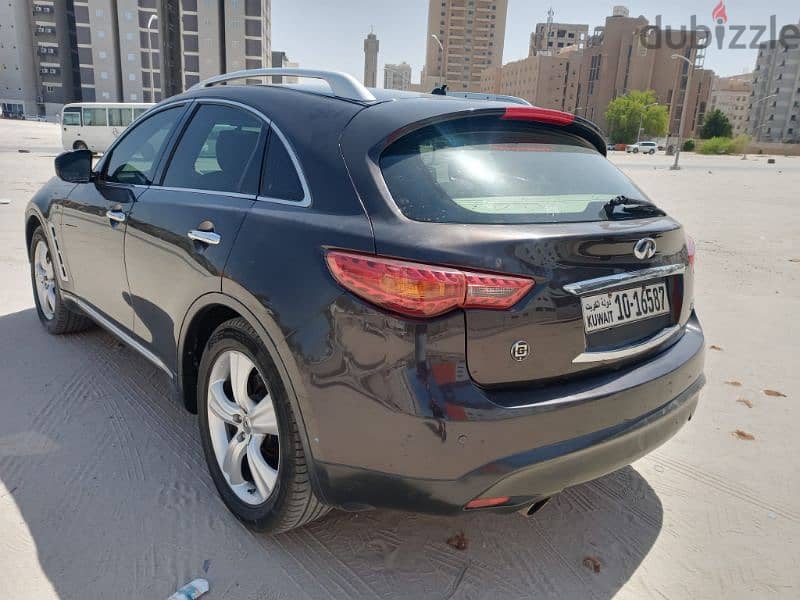 Infiniti FX45/Fx35 2010 full option in neat condition only 950 kd last 4