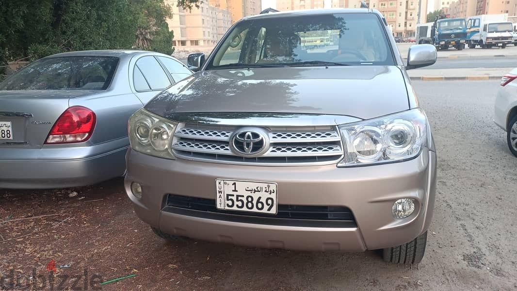 Toyota Fortuner 2011 4 Cylinder 1