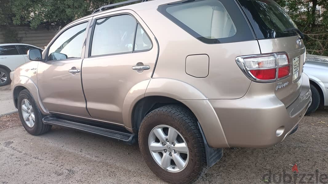 Toyota Fortuner 2011 4 Cylinder 2