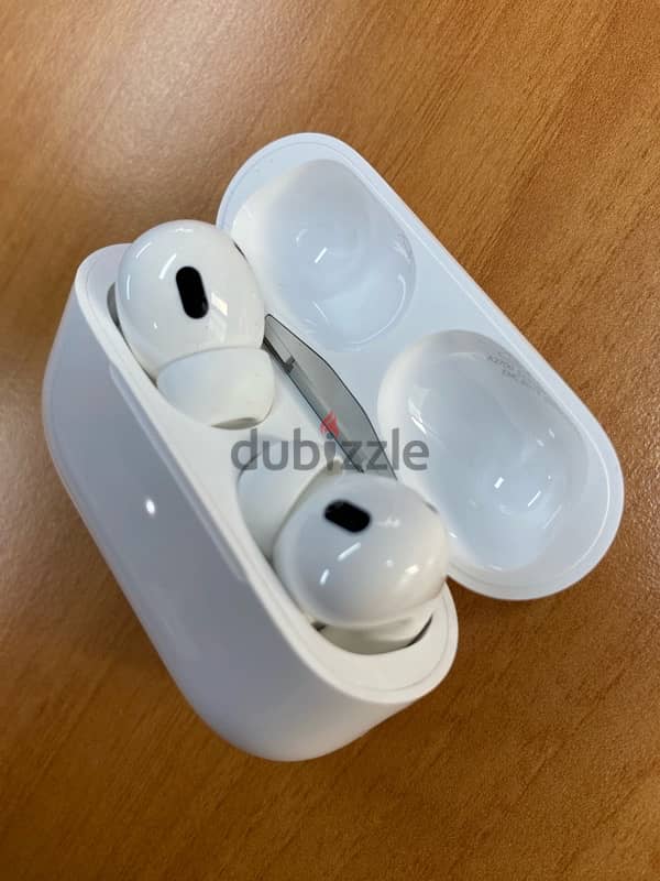 Apple AirPods Pro 2nd Generation USB C (Original) 1