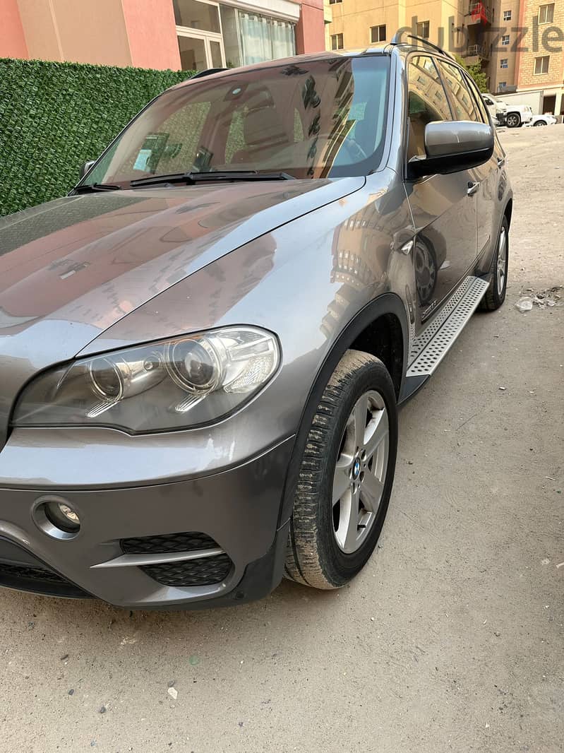 Urgent for sale-BMW-X5-Grey-2011 in Excellent condition 1