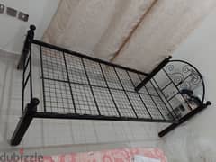 METAL SINGLE COT FOR SALE-5KD 0