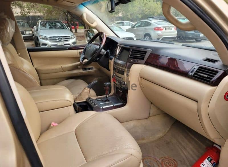 Lexus LX-Series 2009 6