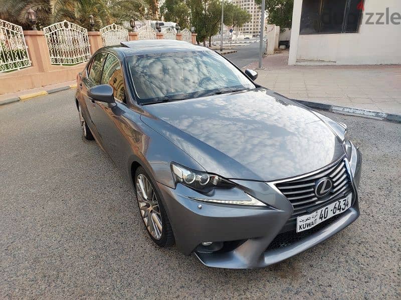 Lexus IS200t . 2016 2