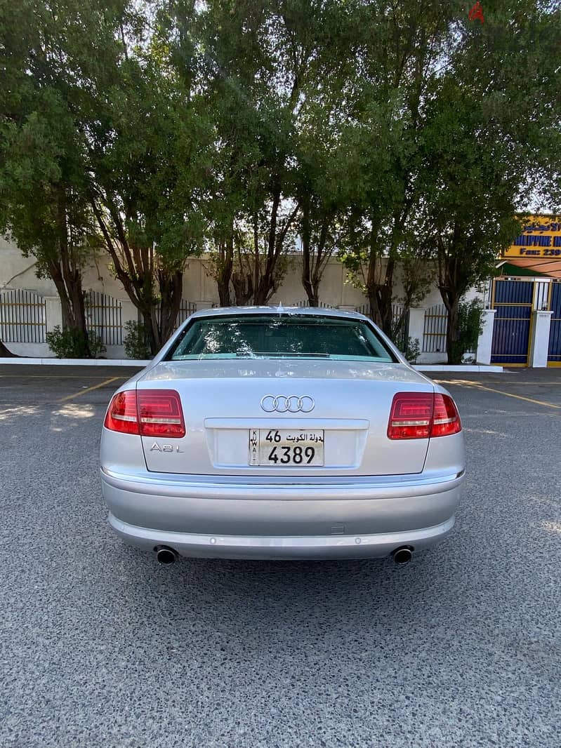 Audi A8L 2010 3