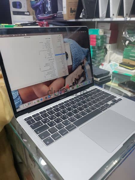 MacBook air M1 chip 8GBRAM 256 GB storage 1