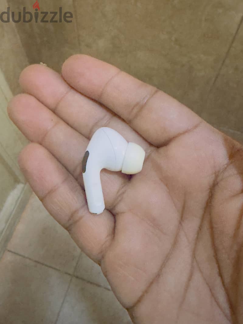 Airpod pro right side 1