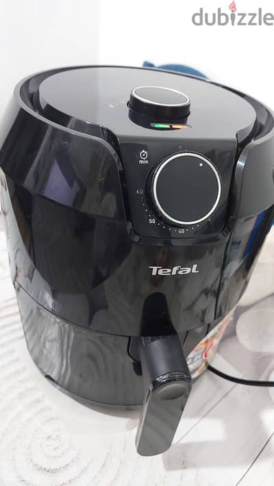 Airfryer [used looking new. . rarely used ]