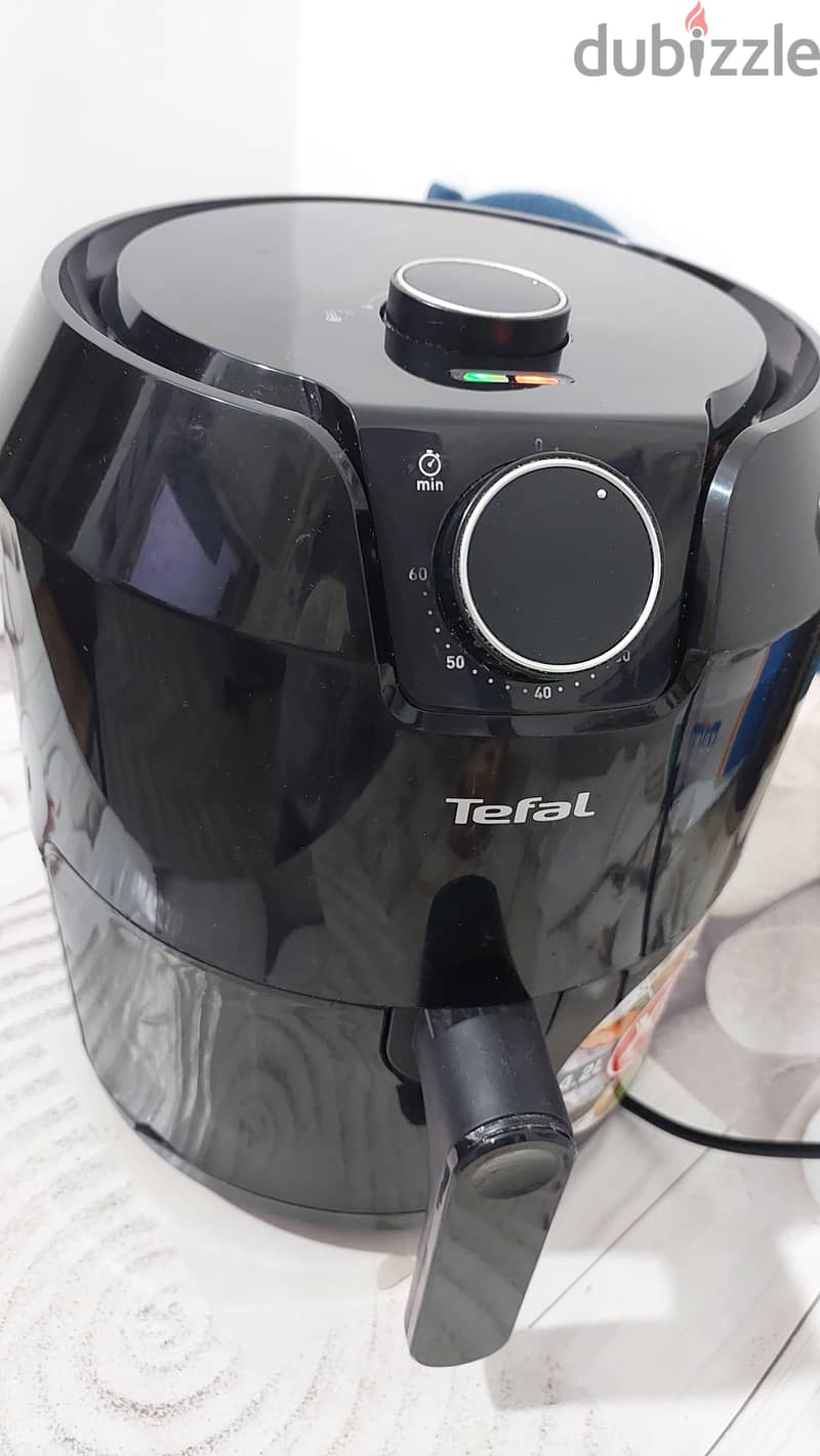 Airfryer [used looking new. . rarely used ] 0