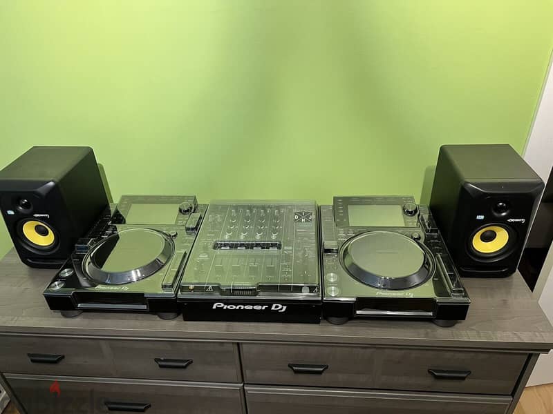 Pioneer Cdj 2000NXS2 (2) & Djm 900NXS2 Mixer 1