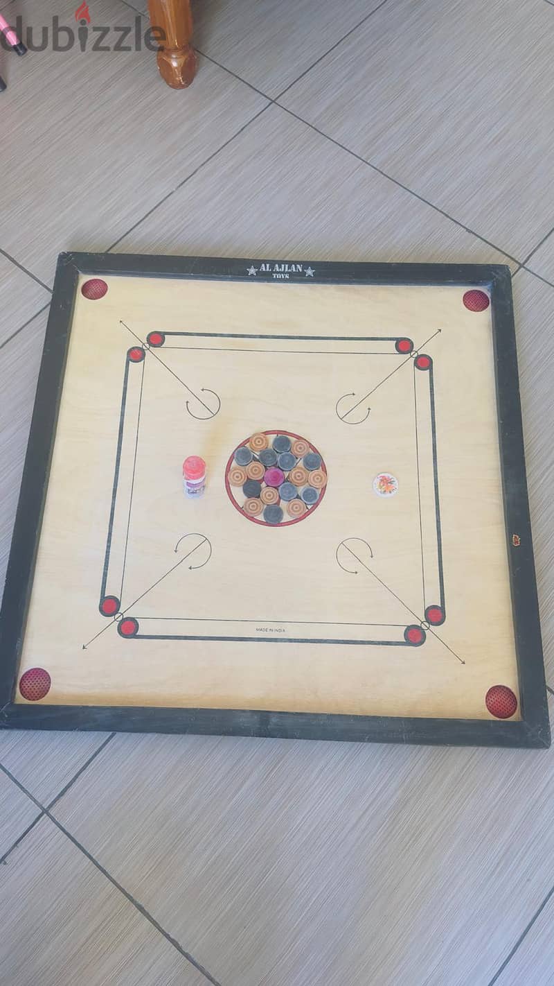 Carrom borad with coins and powder 3