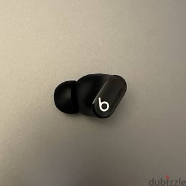 Beats Studio left side wantedمطلوب جهة يسرى 2