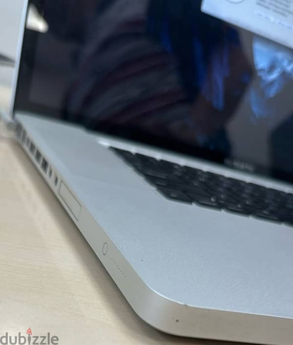 Macbook pro 17 inch for Sale  للبيع 2