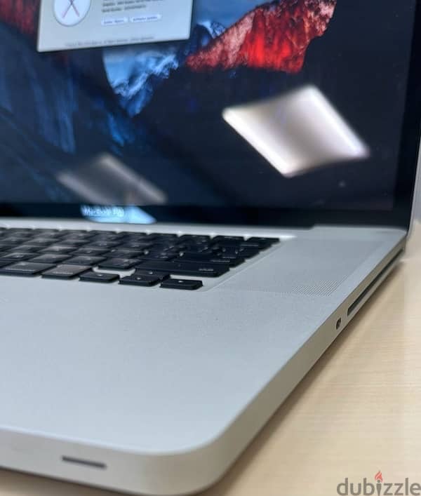 Macbook pro 17 inch for Sale  للبيع 3