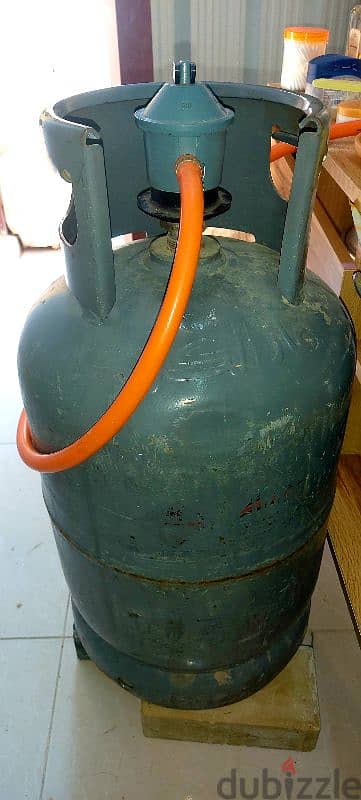 gas cylinder,  3 burnal  autometic gas stove  , regulater,  pipe.