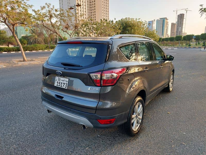 Ford Escape . 2019 5