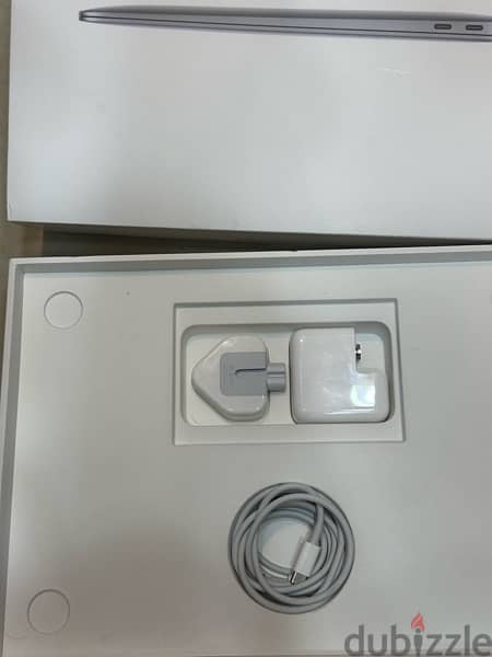 MacBook Air 13inch 256gb M1 chip 2