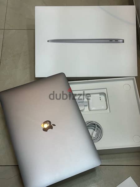 MacBook Air 13inch 256gb M1 chip 3