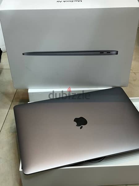 MacBook Air 13inch 256gb M1 chip 4