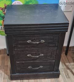 Used Study table and bed side table for give away 0