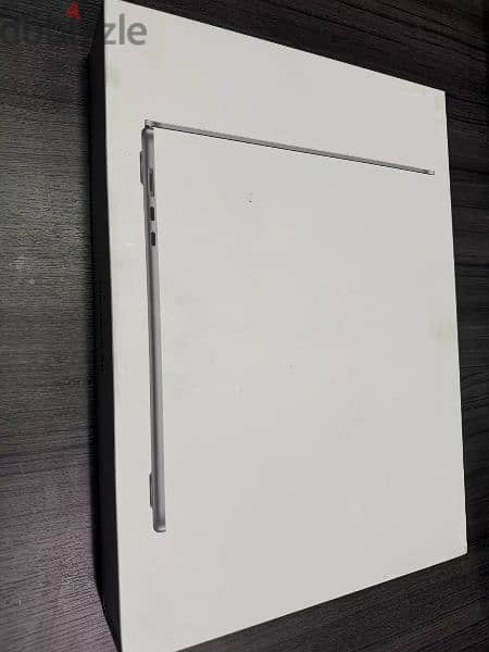 2023 Apple MacBook Air 15" Liquid Retina Display  M2 Chip 512GB SSD 0