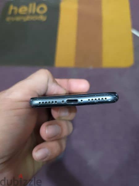 Iphone 8 64gb perfectly working Mobile cover and charging cable, 3