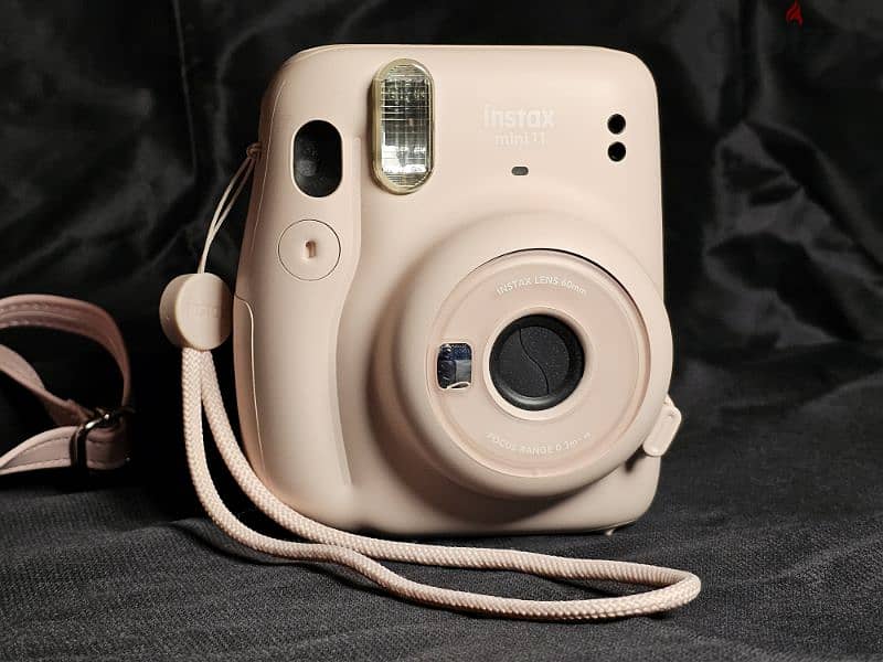 Fujifilm Instax Mini 11 Instant Camera - Blush Pink 3